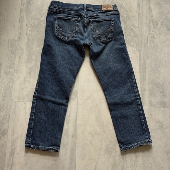 Hollister Denim  Capri pants  dark blue denim/ Social stretch  mid rise 
Fading - Picture 6 of 9